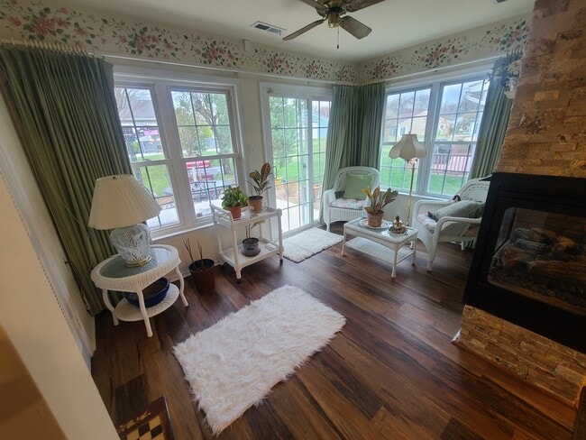 8 White Stone Ct