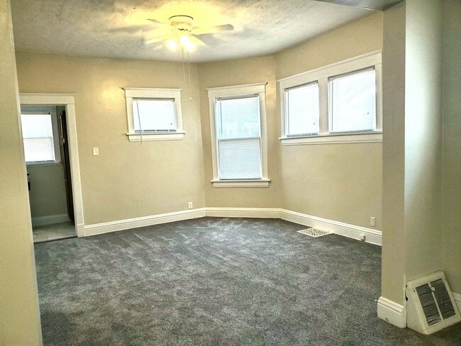 Photo - 3560 Jones St