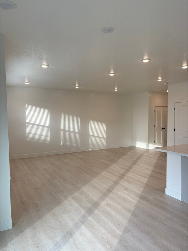 Photo - 2770 W Aurora Ave
