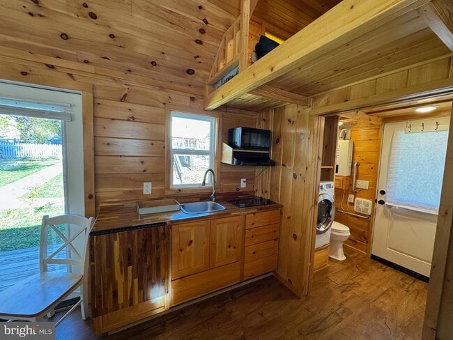 Photo - 12 W Loudoun St