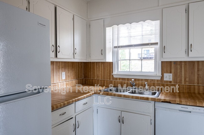 Photo - 582 Downing St