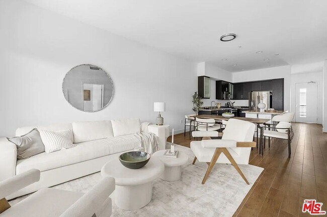 Building Photo - Beautiful Playa Vista Home With In Unit 342