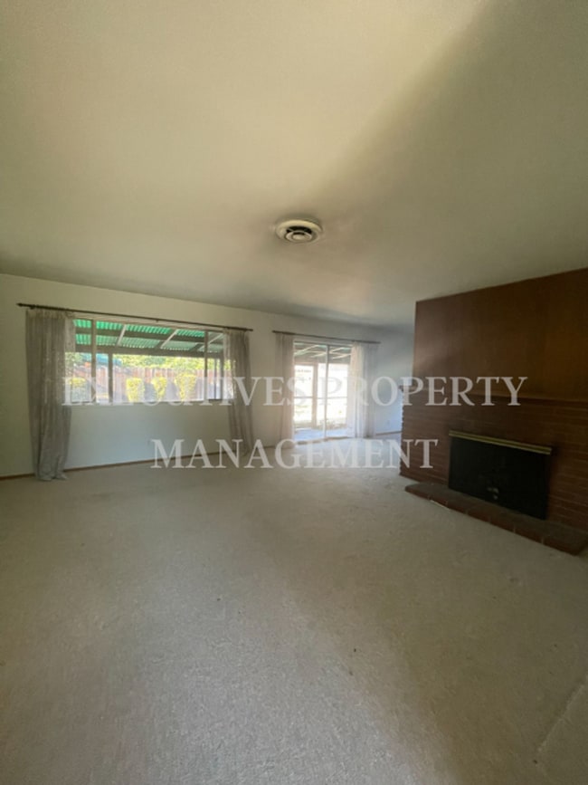 Photo - 795 Juniper Ave