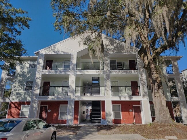 Building Photo - FOR RENT 1 bedroom 1 bath condo, balcony, ... Unit 208