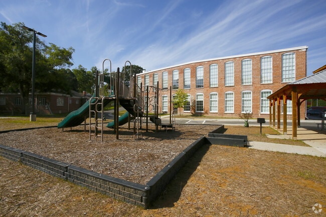 Mary-Leila Lofts