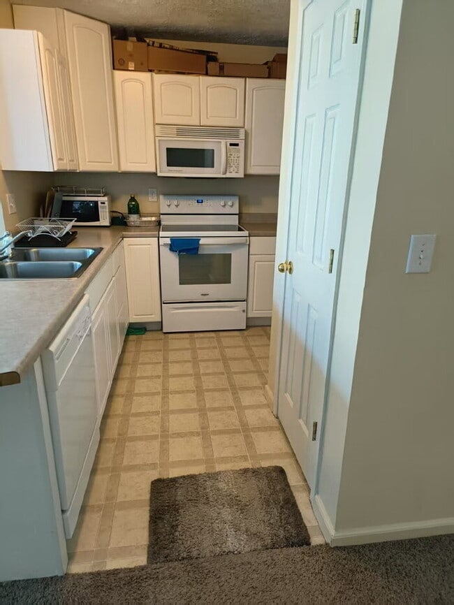 Photo - Reduced: 3BR/2.5BA Condo with attached sin... Unit 2871