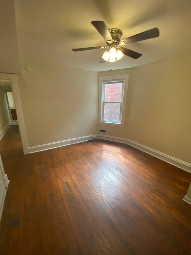 Photo - 3009 Ellwood Ave Unidad C