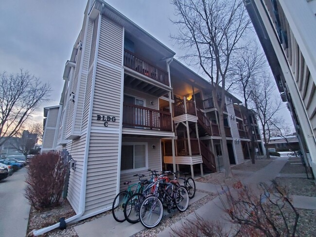 Building Photo - Cozy 2 Bed 2 Bath Condo