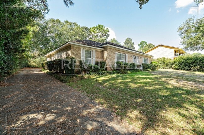 Photo - Beautifully Preserved 4 Bd / 3 Ba Vintage 70's Home