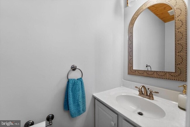 Photo - 708 Suffield Dr