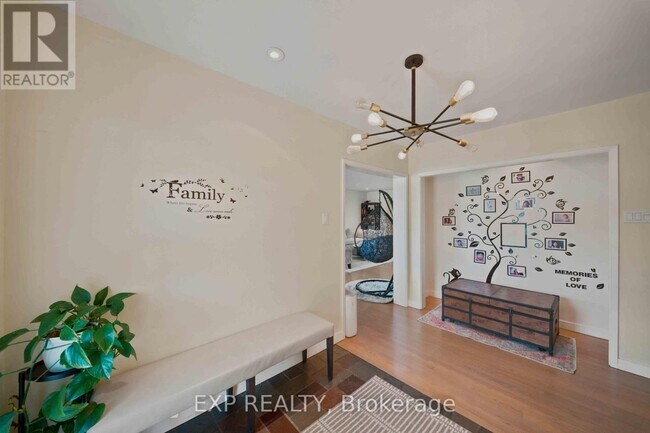 Photo - 304 Roger Rd