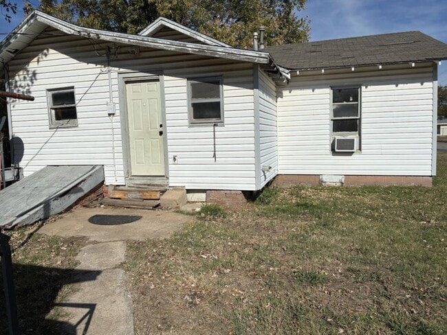 Photo - 1049 E Oak St