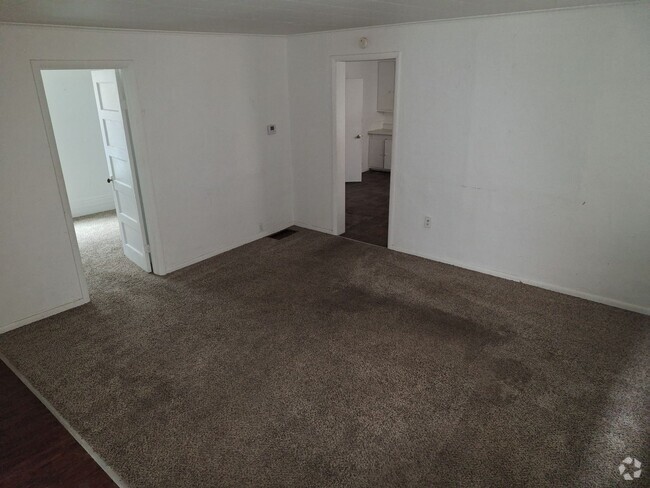 Building Photo - 509 E 13th Street Unit 509 E 13th St #1 Rental