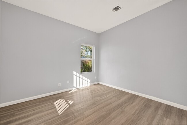 Photo - 8211 Parnell St