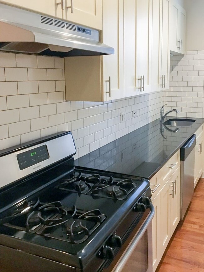 Building Photo - 849 W Cornelia Ave Unit 1W