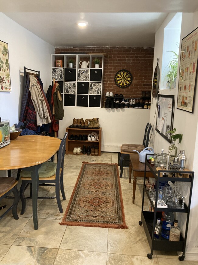 Photo - 133 Chiswick Rd Unit B