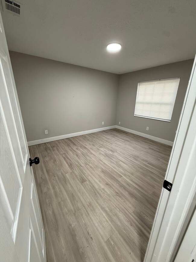 Photo - 2539 Christine Dr Unit House for rent (utilities included)