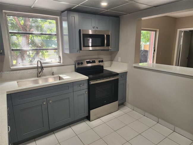Photo - 74 E 17th St