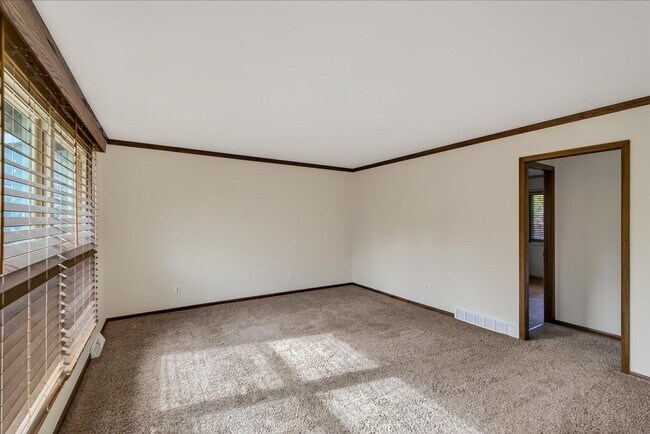 Photo - 1806 Golden Oak Ln