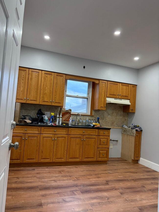 Building Photo - 94 N 16th St Unit 2