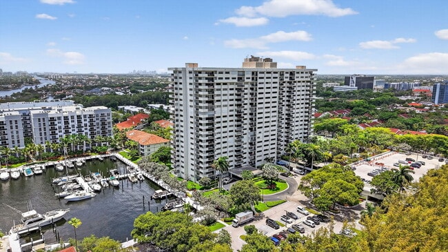 Building Photo - 3200 Port Royale Dr N Unit 1205