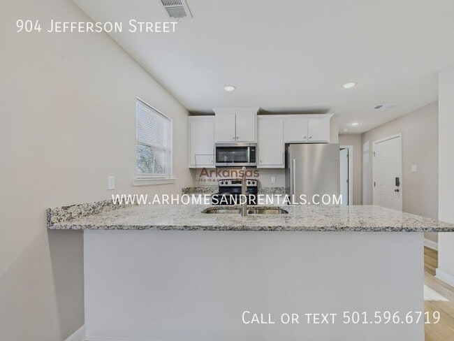 Photo - 904 Jefferson St