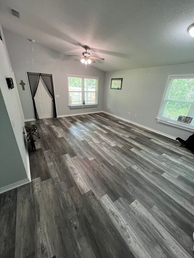 Photo - Beautiful, Functional, 3/2 Open Floor Plan!