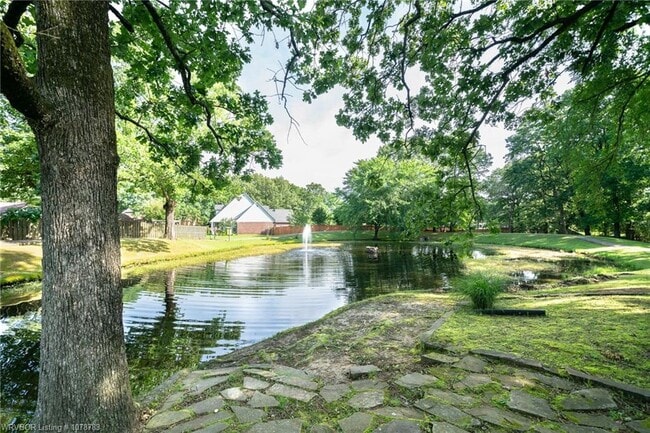 Photo - 10323 Meandering Way