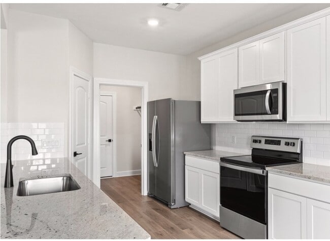 Photo - 340 Southaven Blvd