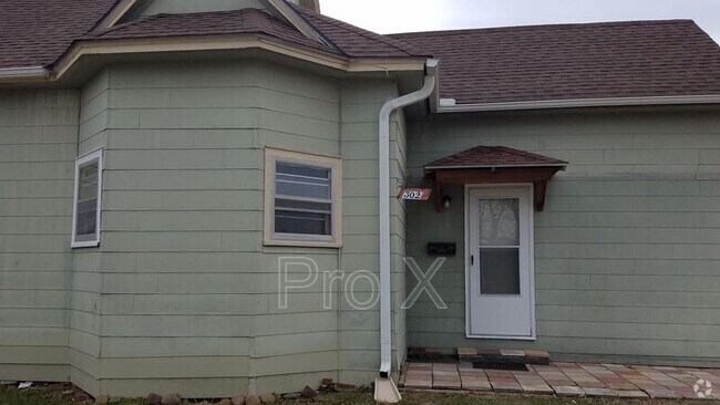 Building Photo - 302 E 7th St Rental
