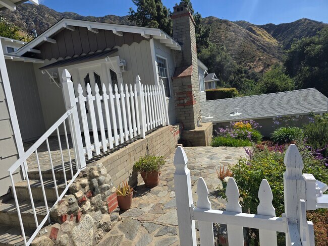 Photo - 833 Skyland Dr