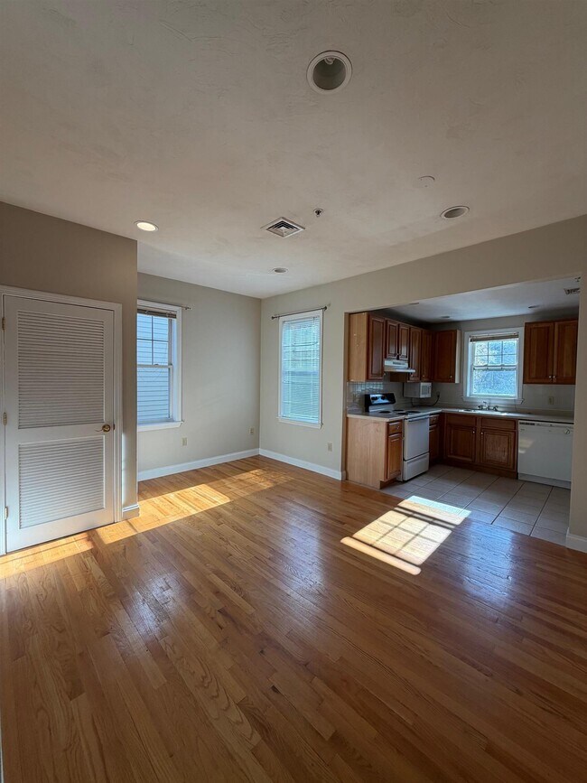 Photo - 454 Green St Unit 3