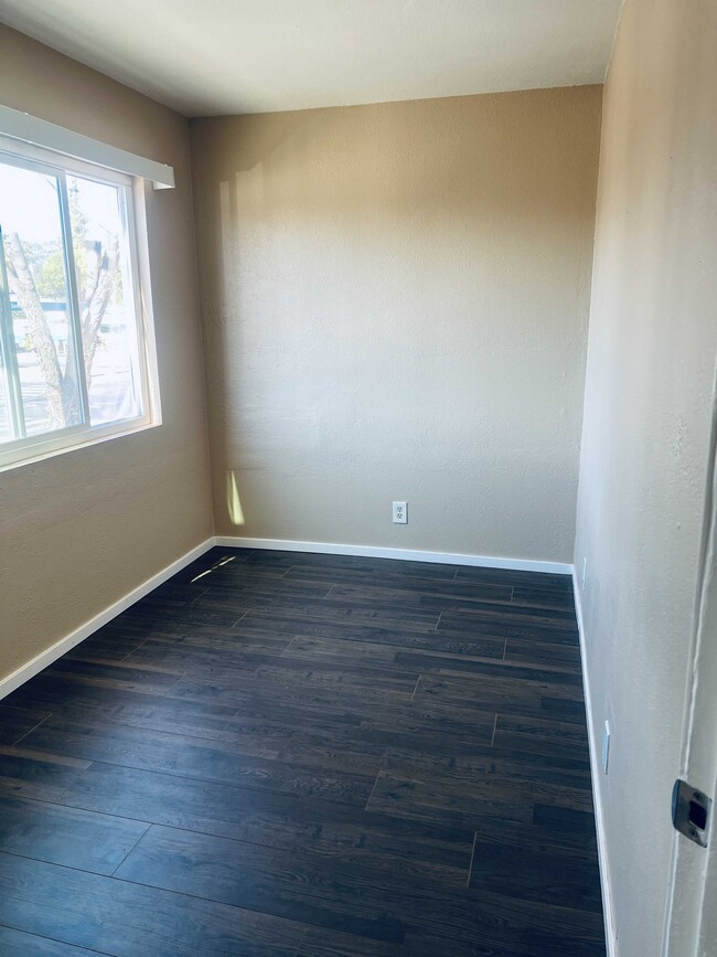 Building Photo - 2124 90th Ave Rental