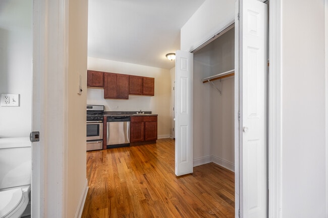 Photo - 951 W Cornelia Ave Unit 2D