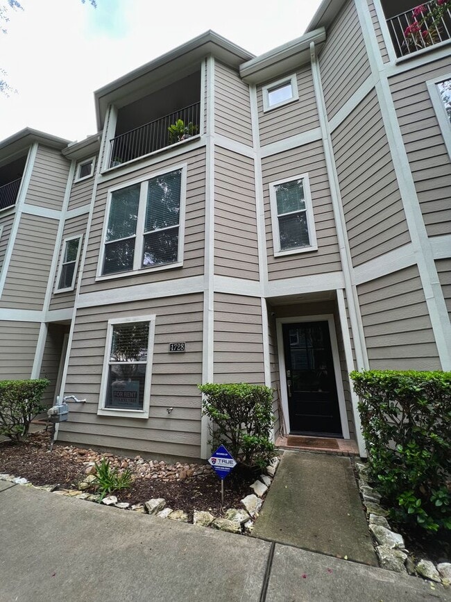 Building Photo - 1728 Bevis St
