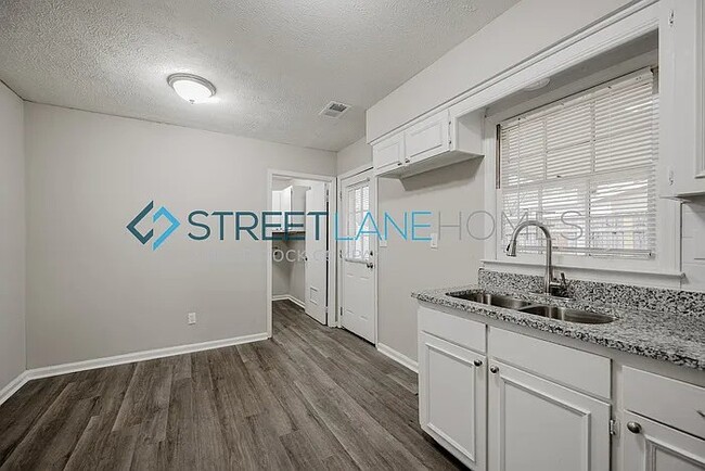 Photo - 5044 Old Post Rd