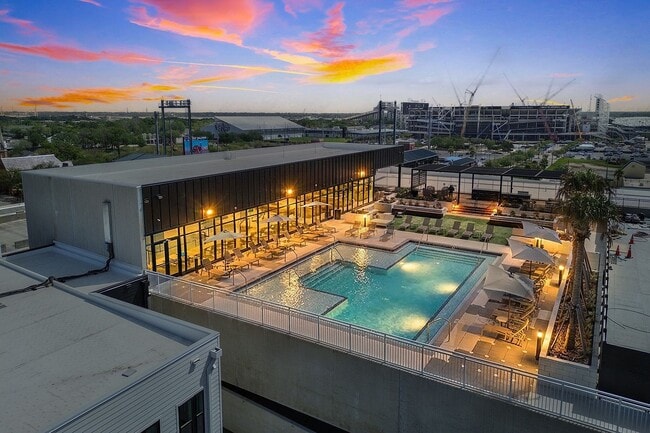 Building Photo - RISE Doro