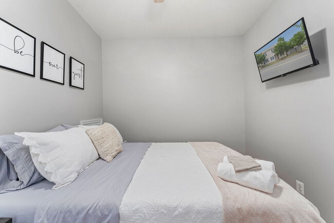 Photo - 915 Lafayette Blvd Unit A