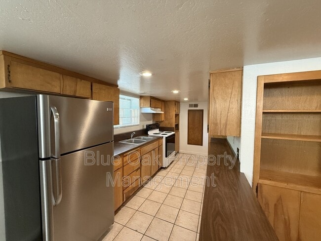 Photo - 918 Orient St