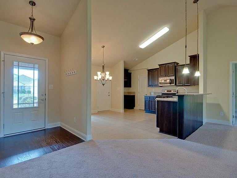 207 Healey Dr
