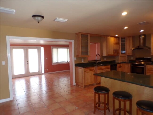 Photo - 270 Belaire Ct