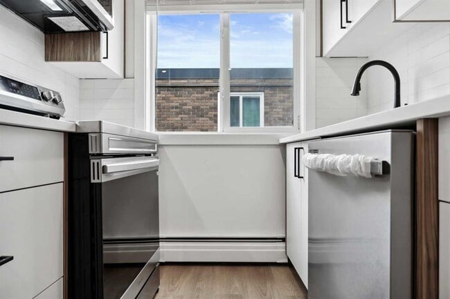 Photo - 110-424 24 Ave SW