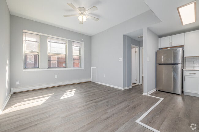 2BR, 1BA - 950SF