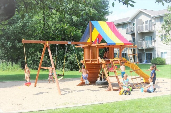 Photo - Fox Valley Meadows Apartments