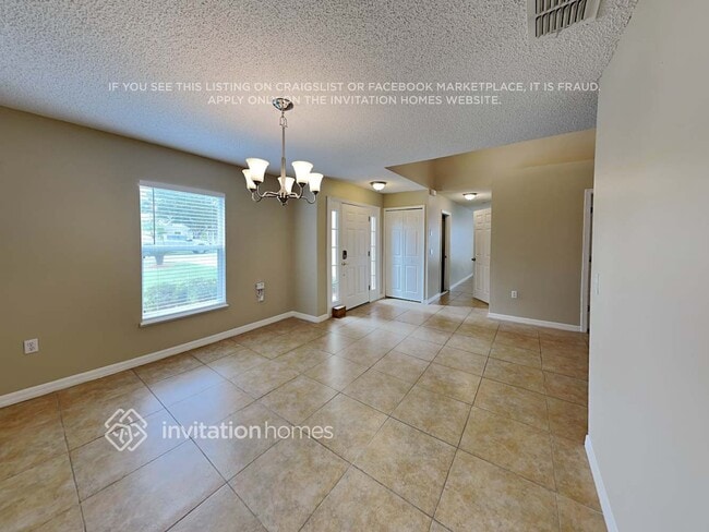 Photo - 10749 Laxton St