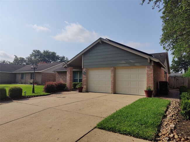2715 Ashington Dr