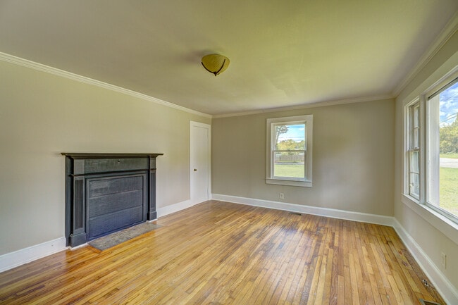 300 E Academy St