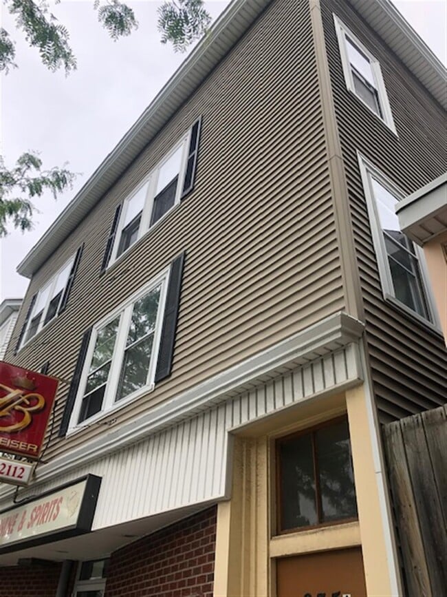 Building Photo - 235A Highland Ave Unit 2