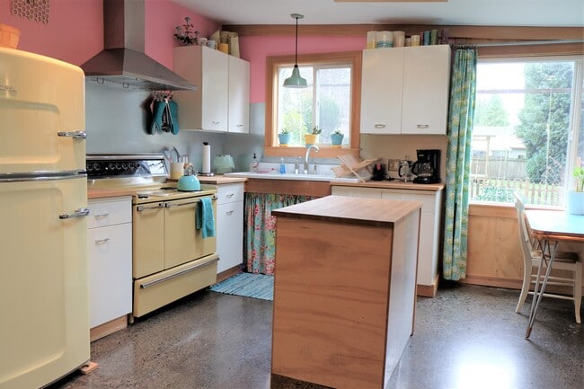 Photo - 10733 Phinney Ave N Unit A