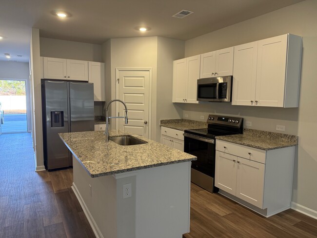 Photo - 1033 Arborwood Ln SW